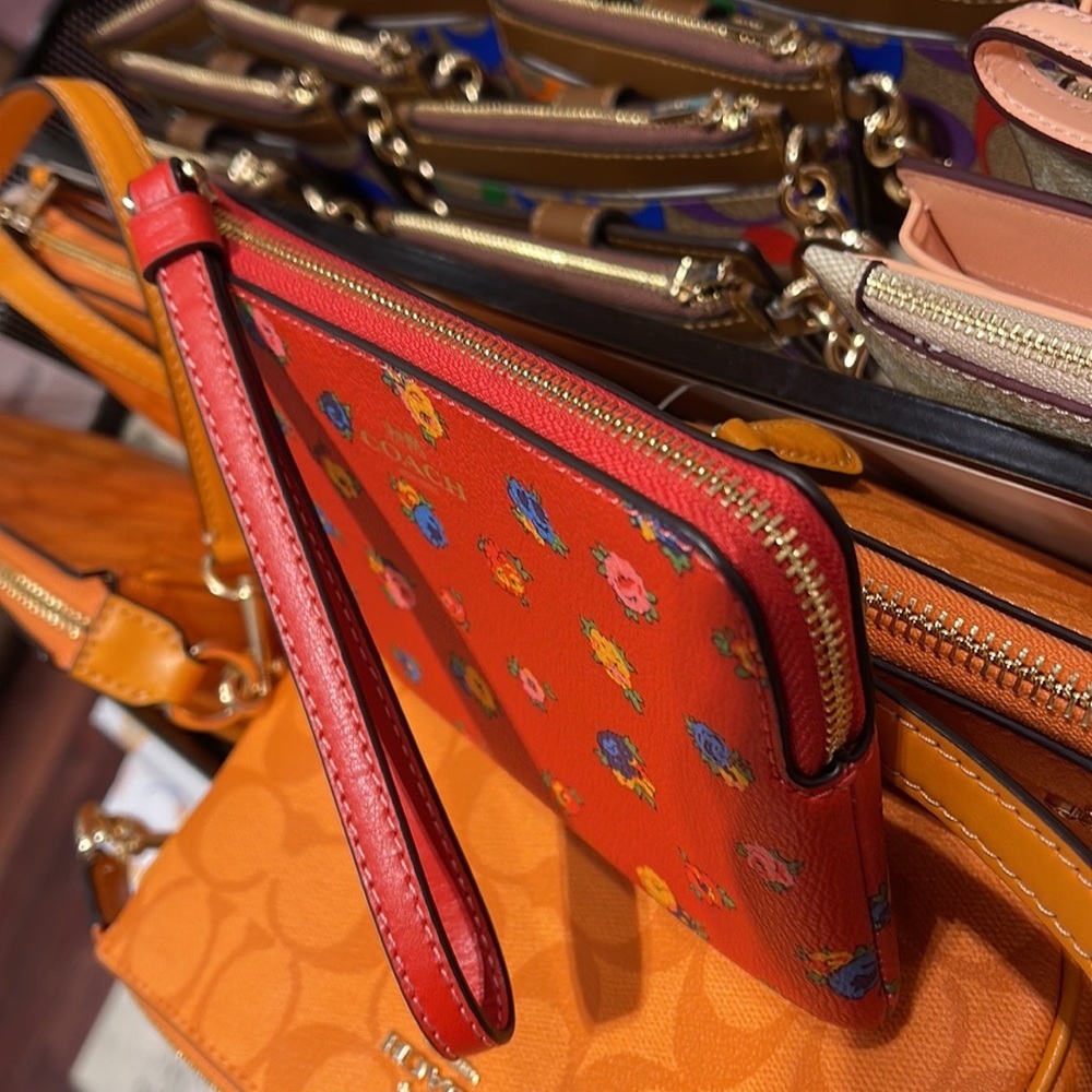 Coach Corner Zip Wristlet With Mini Vintage Rose Print
IM/Miami Red Multi - Picture 13 of 16